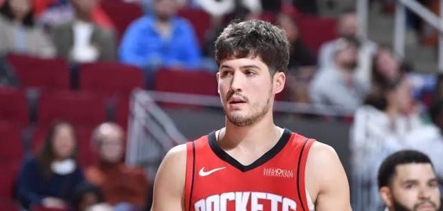 在某处摇头, 出现了, 火箭队